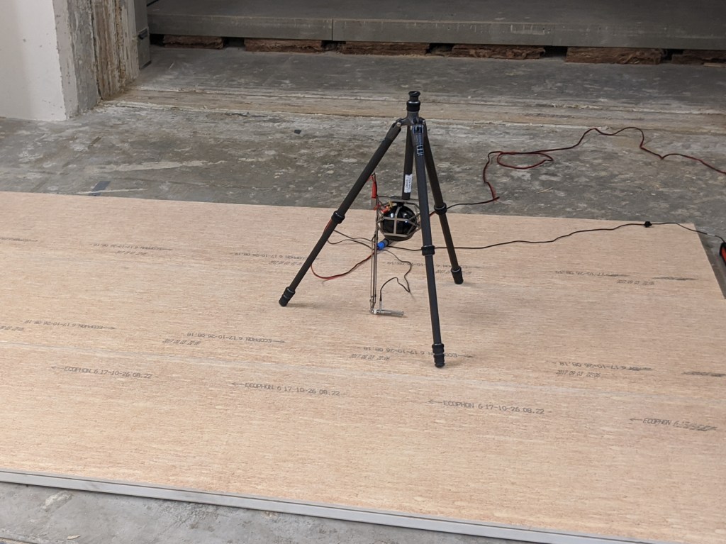 In situ acoustic characterization of a locally reacting porous material by means of PU measurement and model&nbsp;fitting